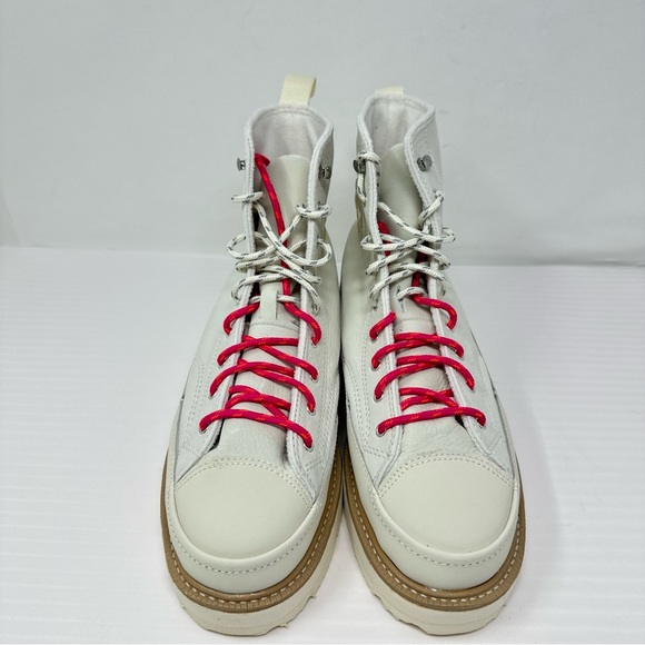 Converse Chuck Taylor Crafted Leather Hi Top Boot - Picture 5 of 9